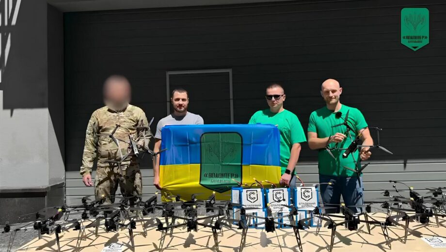 БФ »Батальон Волонтер» и »Стальной фронт» передали 20 FPV-дронов для 3-й танковой бригады