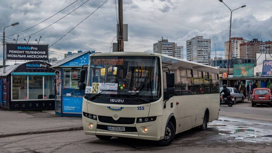 У Києві водій маршрутки вирішив пожартувати над колегою кинувши в нього гранату