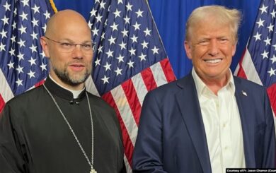 Український священник молився за безпеку Трампа на мітингу перед тим, як стався замах