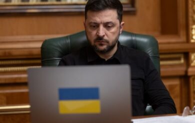 Мінімум 30 тисяч у тилу та 300 тисяч на передовій: Зеленський заявив про нові виплати для військових