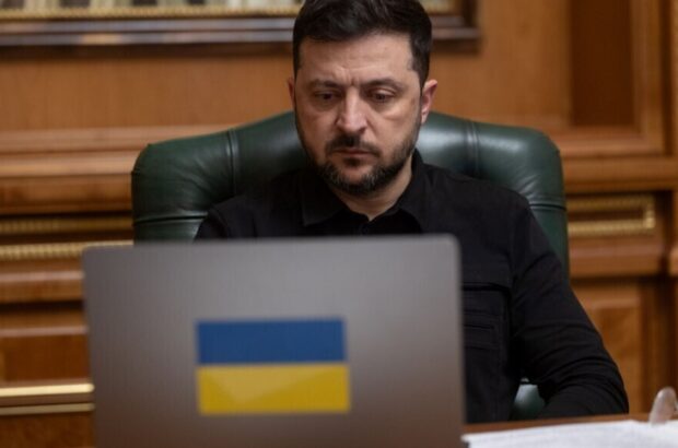 Минимум 30 тысяч в тылу и 300 тысяч на передовой: Зеленский заявил о новых выплатах для военных
