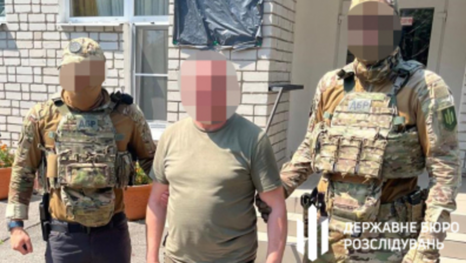 ГБР сообщило о подозрении запорожскому экс-военкому, который привлекал бойцов к ремонту своего поместья