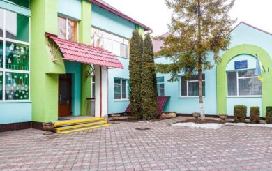 Івано-Франківський дитсадок під розслідуванням: директорка виписала доньці 320 тис. грн премій за пів року