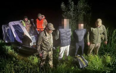 Купальный сезон открыт? На границе с Молдовой задержали »пловцов» в гидрокостюмах