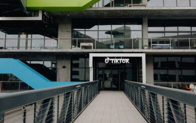 Тринадцять штатів США подали до суду на TikTok через шкоду для психічного здоров’я дітей