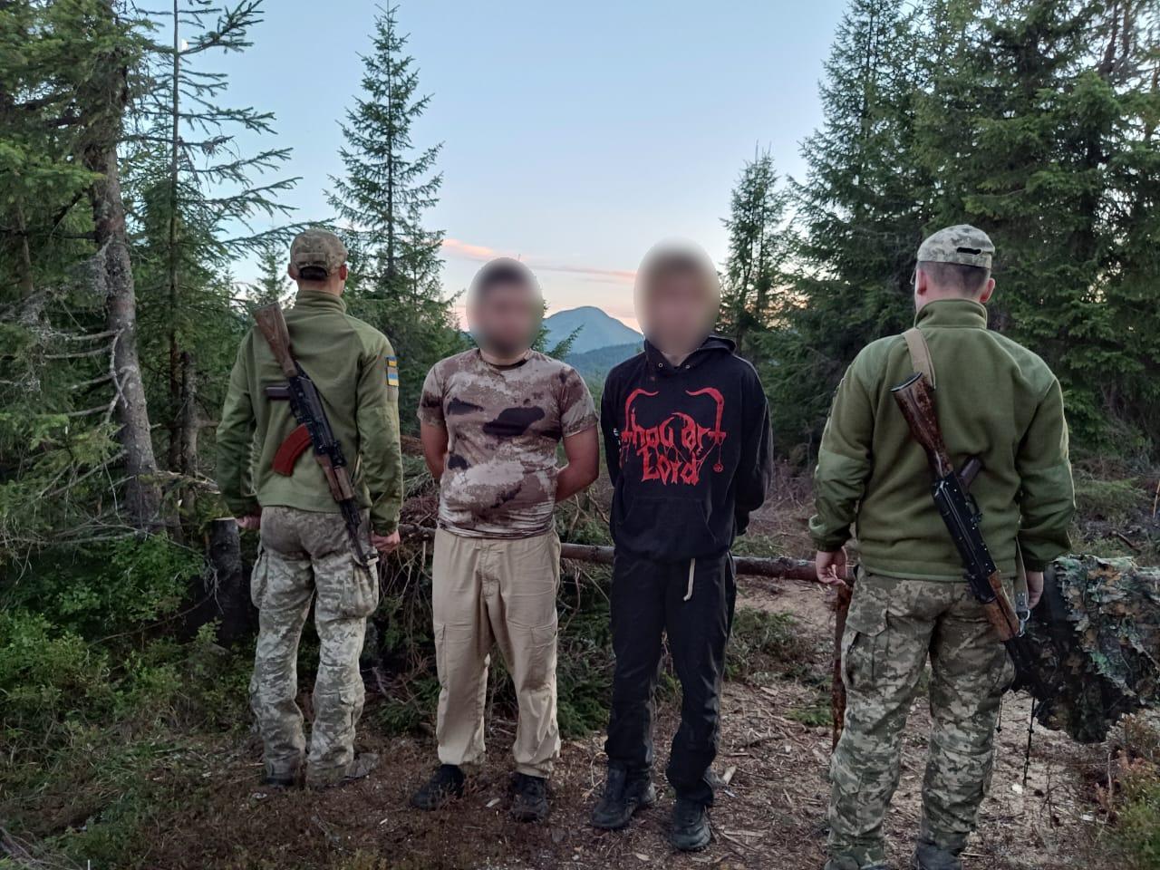 Пограничники задержали украинцев в маскировочной одежде на границе с Румынией