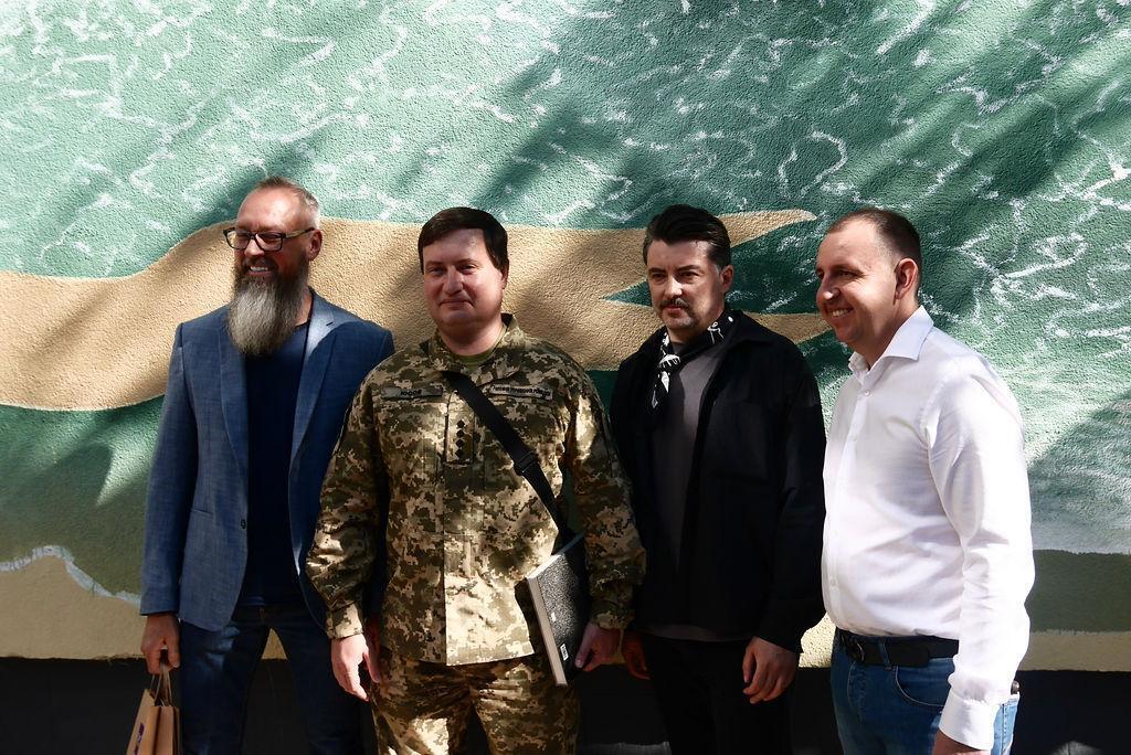 В Киеве открыт мурал ''Мудрый властвует над звездами'' для поддержки ГУР  