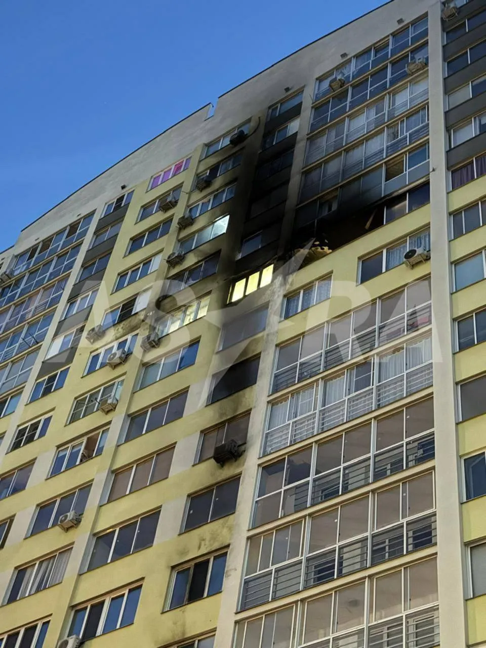 Массовая атака БПЛА в Московской области: пострадали жилые дома и аэропорт