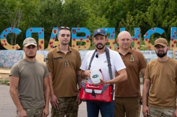 250 апаратів EasyPulse від фонду ”Надія” та Валерія Дубіля вже на фронті: техніка, яка рятує життя