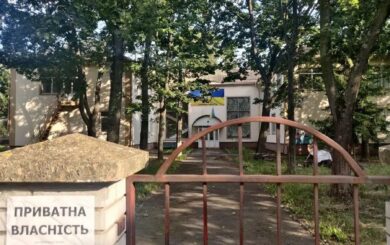 Партнер Сапожка купил детсад в Броварах и планирует срезать 23 дерева – депутат ушел с заседания