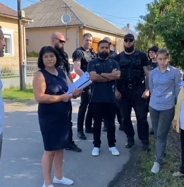 Дитячі сльози проти рішення суду: у Мукачеві батько-іноземець відбирає доньку у матері? (відео)