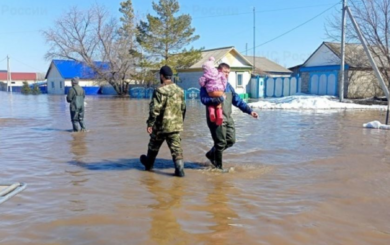 В российском городе Орск прорвало дамбу: известно о трех погибших