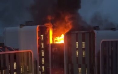 Пожар в Голосеевском районе Киева: загорелся утеплитель в многоэтажке (фото, видео)