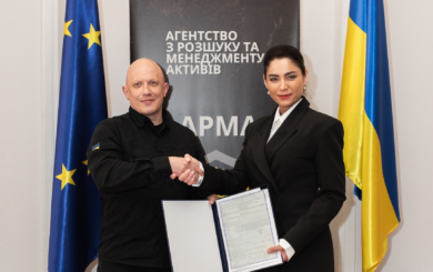АРМА не може продати 92-метрову яхту Медведчука: суд у Хорватії скасував її арешт