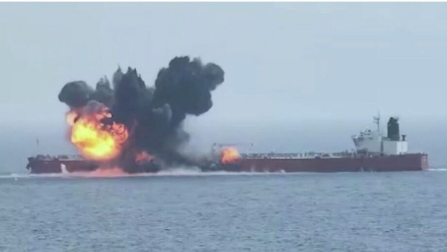 Повстанцы-хуситы атаковали два танкера в Красном море