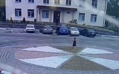 На Києвщині жінка підалила себе навпроти суду: поліцейські з’ясовують причини