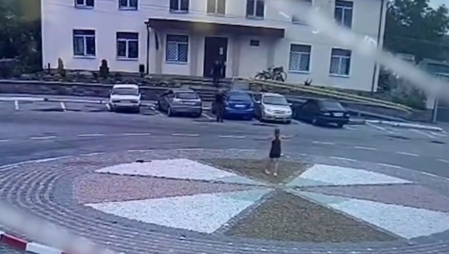 На Києвщині жінка підалила себе навпроти суду: поліцейські з’ясовують причини
