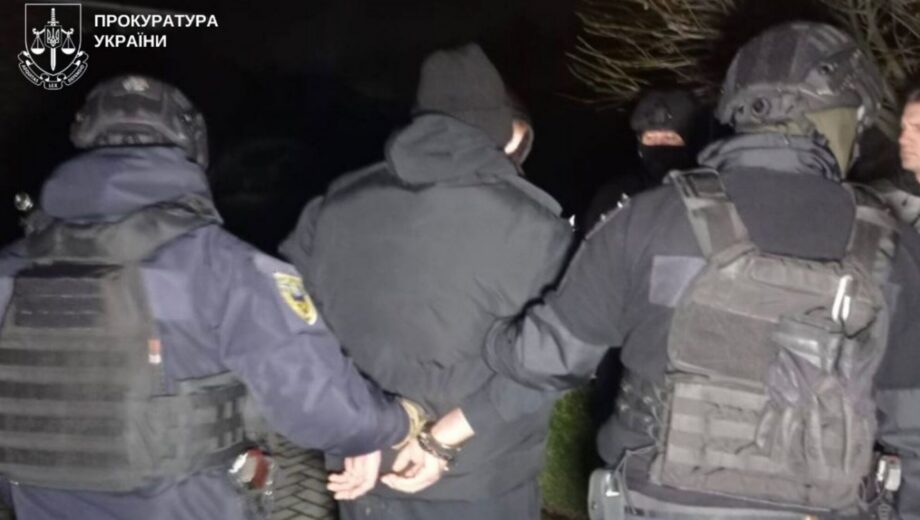 В Винницкой области троих человек подозревают в вымогательстве почти 200 тысяч долларов и разбойном нападении