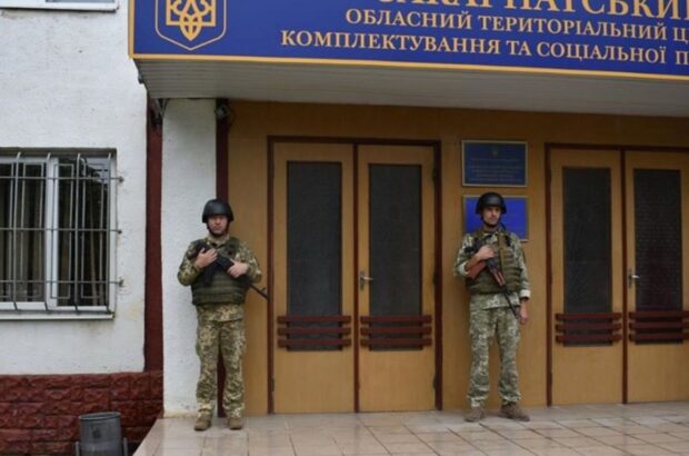 Раптова смерть у закарпатському ТЦК: придатний до служби чоловік помер у військкоматі