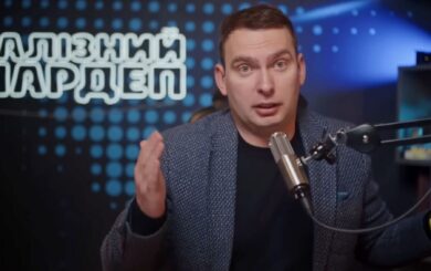 Бронювання піарника Зеленського Петрова фінансують з держбюджету, — Железняк