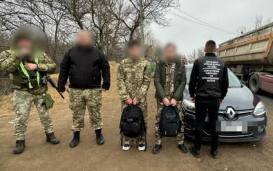 Ховався за формою військового: на Одещині затримали перевізника та його пасажирів