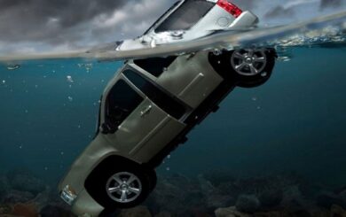 BMW ушло под воду на Львовщине: один человек погиб, двое спасены