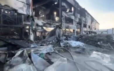 Пожар в Якутии: сгорел склад предприятия по производству сэндвич-панелей
