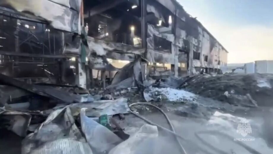 Пожежа в Якутії: згорів склад підприємства з виробництва сандвіч-панелей