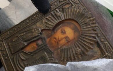 Пограничники на Буковине разоблачили попытку вывоза старинных икон в Румынию