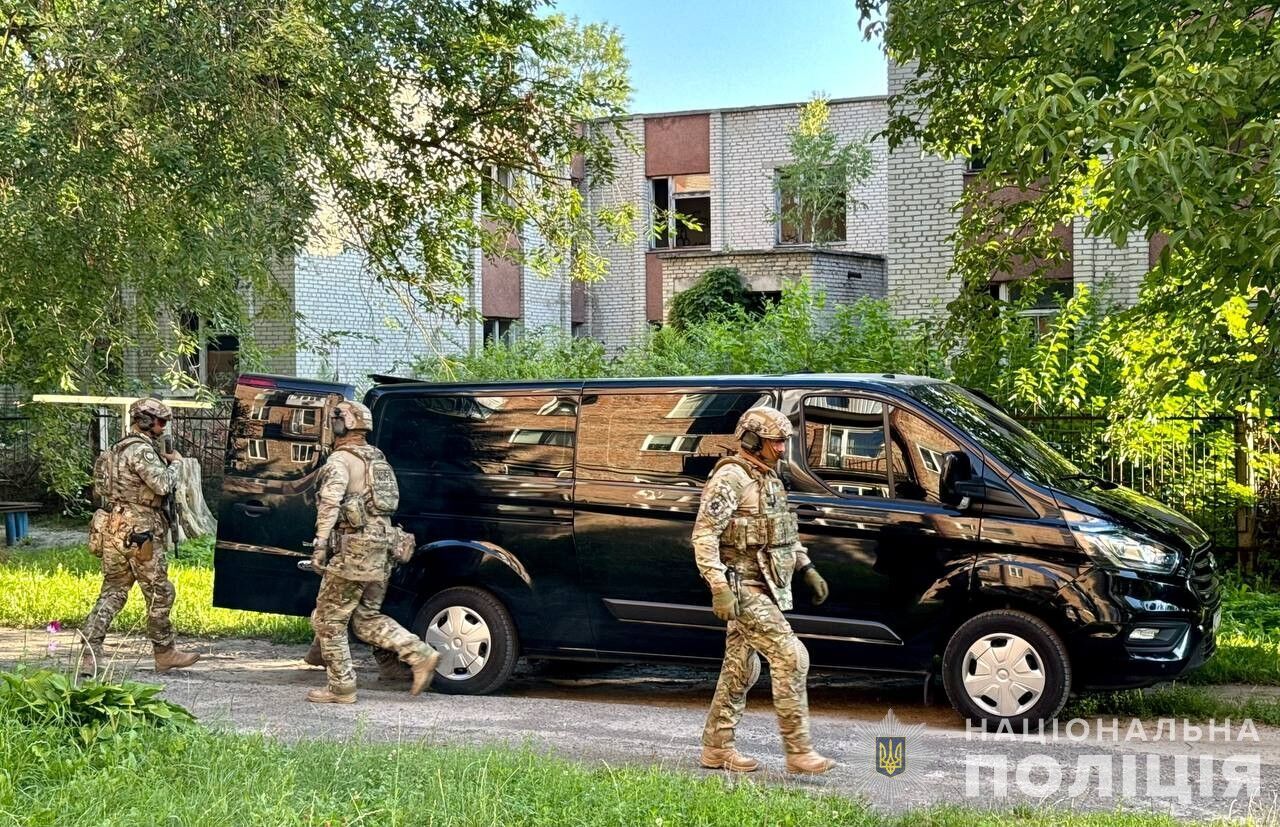 Волынские полицейские ликвидировали наркобизнес: пять задержанных, изъята граната и пистолеты