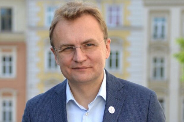 Инцидент на площади Рынок: во Львове напали на городского голову Садового