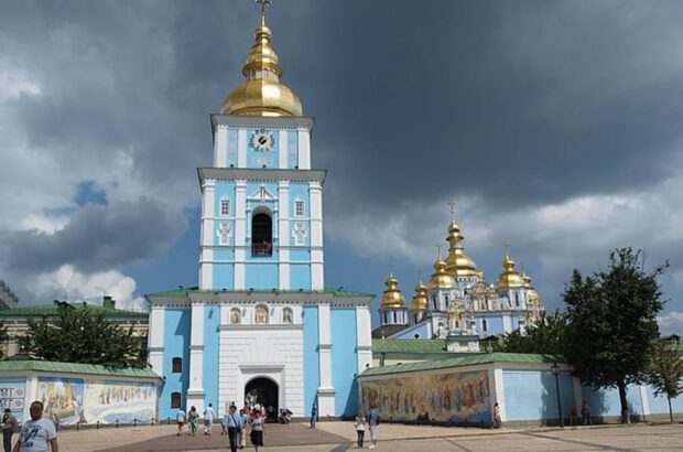 У Києві митрополит Климент став жертвою нападу біля Михайлівського собору