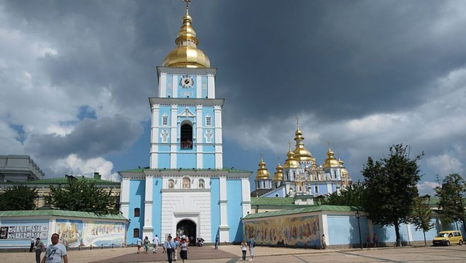 В Киеве митрополит Климент стал жертвой нападения у Михайловского собора