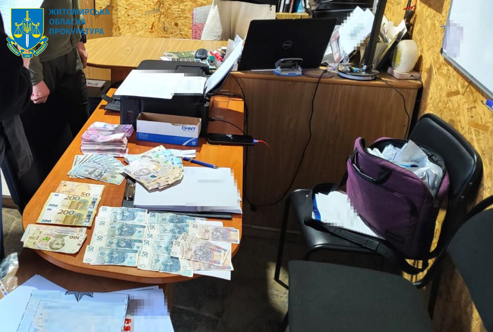 Керівник благодійного фонду продавав ''гуманітарні'' автівки