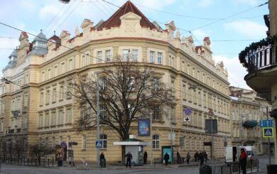 Винагороджував сам себе за роботу: посадовець Держпродспоживслужби виписував собі премії