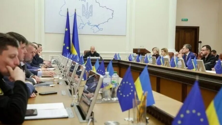 Правительство Украины сократило штат налоговиков и удвоило оклады работникам