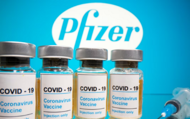 Pfizer обвиняют в сокрытии информации об осложнениях от вакцины против коронавируса