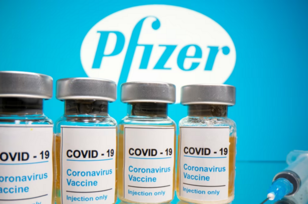 Pfizer обвиняют в сокрытии информации об осложнениях от вакцины против коронавируса
