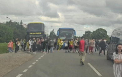 Протест из-за действий работников ТЦК: люди перекрыли трассу Тернополь-Львов