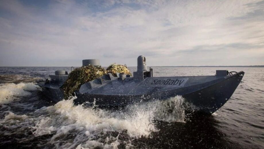 Морские дроны СБУ разгромили российские вертолеты и баржу с техникой (видео)