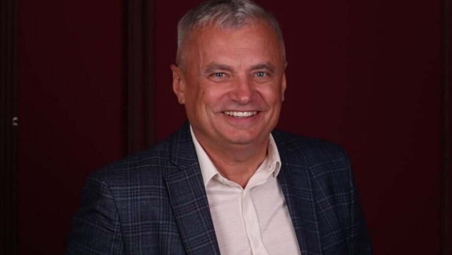 Хмельницкий депутат не задекларировал самолет: Ведерников называет его конструктором