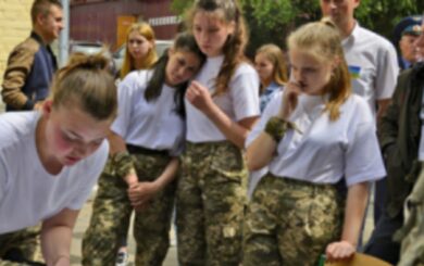 Підготовка до нацспротиву з 14 років — що зміниться в навчанні згідно з реформою Міноборони України