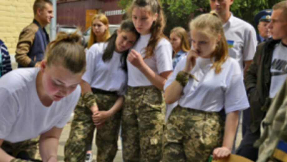 Підготовка до нацспротиву з 14 років — що зміниться в навчанні згідно з реформою Міноборони України