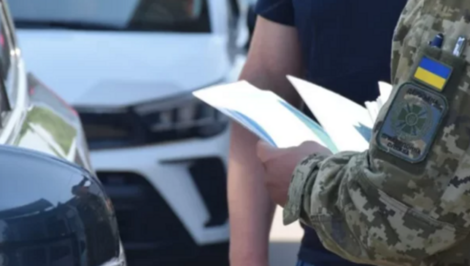 Чоловіків масово розвертають на кордоні: головні причини