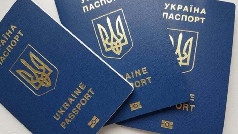 МЗС змінило правила використання закордонних паспортів: що потрібно знати українцям