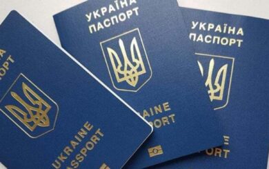 МИД обновил правила: украинцам объяснили, кому придется менять загранпаспорта
