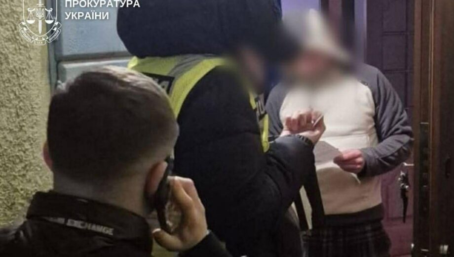 Чиновник Днепровской РГА угрожал демонтажем водоматов без взятки
