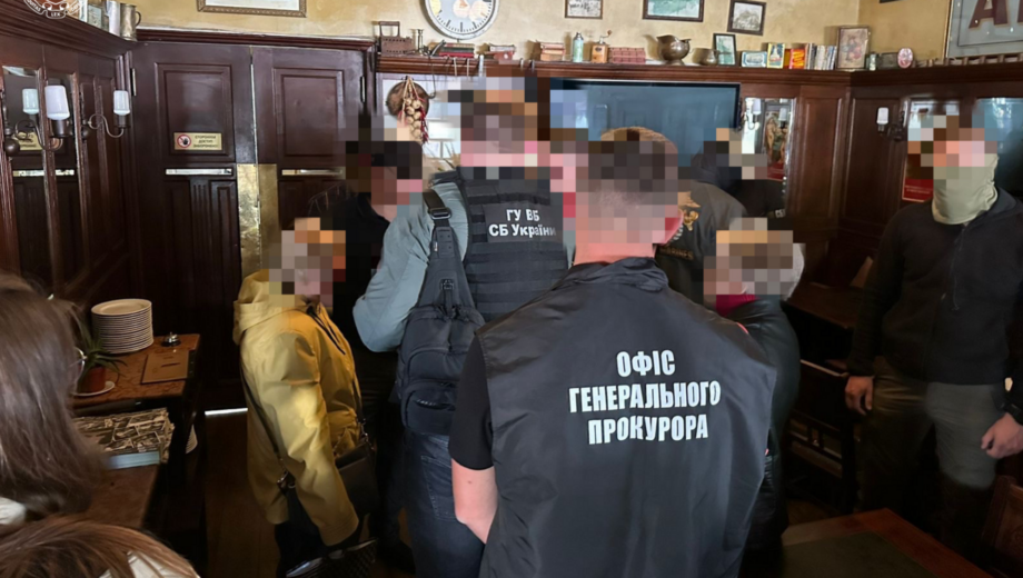 Миллион долларов взятки для сотрудника СБУ: прокуроры задержали группу лиц за подкуп высокопоставленного чиновника
