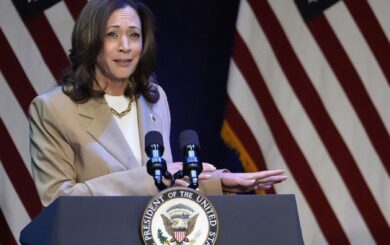 Племінник Трампа назвав його божевільним і на виборах підтримає Гарріс