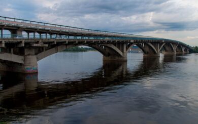 Эксперт заявил, что мосты в Киеве могут упасть в любой момент